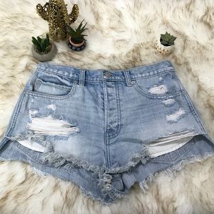 abercrombie and fitch high rise distressed shorts